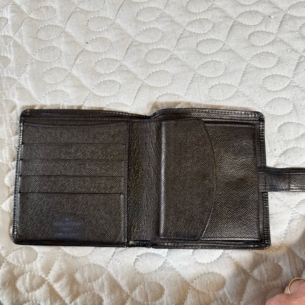 Louis Vuitton Epi Porte-Billets Black Leather Compact Wallet - Picture 9 of 16